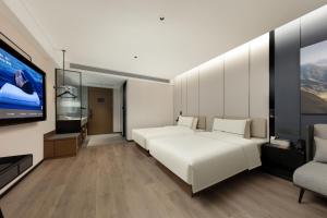 Voodi või voodid majutusasutuse Atour Hotel Wuxi East Station South Square toas