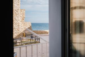una vista del océano desde una ventana en Sea View Romantic Apartments Al Vecchio Porto, en Monopoli