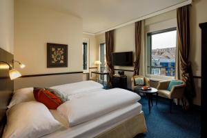 Voodi või voodid majutusasutuse Opera Hotel Zürich toas