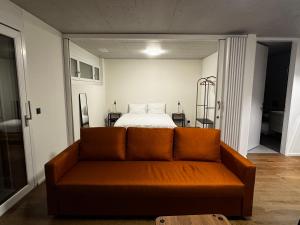 Postel nebo postele na pokoji v ubytování Luxury Studio 111 - Orange