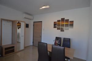 Telewizja i/lub zestaw kina domowego w obiekcie Apartman Viola Vižula