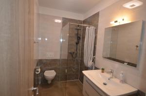 Łazienka w obiekcie Apartman Viola Vižula