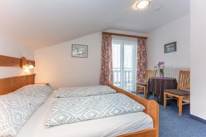 Postel nebo postele na pokoji v ubytování Ferienhaus Alpenrose