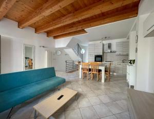 Η κουζίνα ή μικρή κουζίνα στο 71 Villetta indipendente con giardino