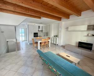 Η κουζίνα ή μικρή κουζίνα στο 71 Villetta indipendente con giardino +5 φωτογραφίες