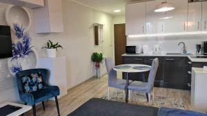 Kuchyňa alebo kuchynka v ubytovaní Apartament Wyszyńskiego 10