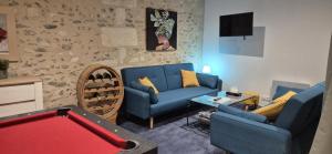 a living room with couches and a pool table at La grange des 3 colibris - Billard - Piscine - Terrain pétanque - Ping pong - Wifi proche Beauval in Écueillé