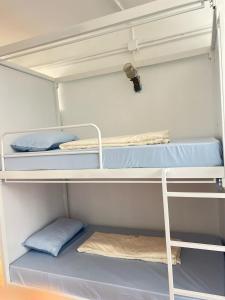 Una cama o camas cuchetas en una habitación  de JC home 刘 先 生