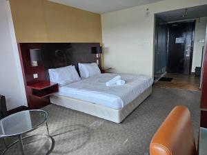 A bed or beds in a room at Kota Kinabalu City Ensuite at SCSP Ming Garden