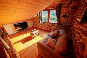 TV a/nebo společenská místnost v ubytování Maison de village de caractère, 10 pers