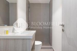 Ένα μπάνιο στο Bloomfields Stylish 2Br Maid Noya Viva +43 φωτογραφίες