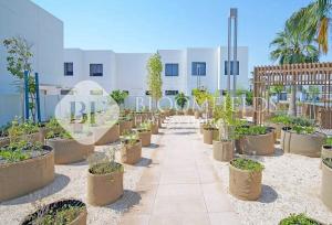 Κήπος έξω από το Bloomfields Stylish 2Br Maid Noya Viva