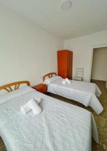 Ένα ή περισσότερα κρεβάτια σε δωμάτιο στο Apartamentos Turísticos Cardelemin