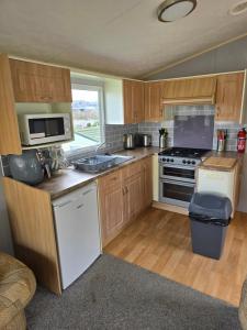 アベリストウィスにあるLight and Airy 2 Bedroom Mobile Homeのギャラリーの写真