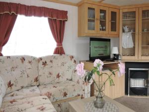 Kuchnia lub aneks kuchenny w obiekcie Mobile home in Kolczewo with a terrace