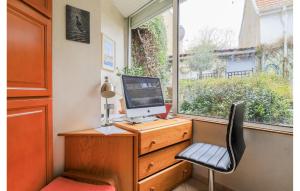 Gallery image of 2 Bedroom Cozy Home In Gravelines in Gravelines +21 photos