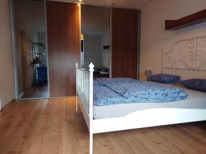 Posteľ alebo postele v izbe v ubytovaní Apartamenty nad Stonehenge
