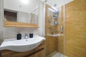 Ένα μπάνιο στο Downtown Apartment House Orange +12 φωτογραφίες