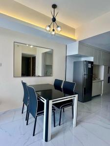 Gallery image of 3 Bedroom Duxton Sky House BSD in Samporo