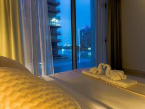 Fotografie z fotogalerie ubytování Luxury 1BR with Aquatic View, District One v Dubaji