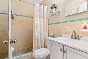 a bathroom with a toilet and a sink and a shower at Sunny Beach Studio walk to beach in Deerfield Beach