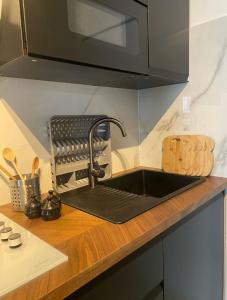 Kuchyň nebo kuchyňský kout v ubytování Grand appartement deux chambres