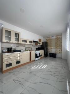 Η κουζίνα ή μικρή κουζίνα στο Sliema 2BDR Apartment Just Off Seafront