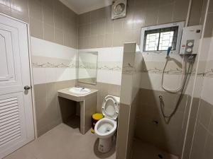 Koupelna v ubytování Nuttida resort ณัฐธิดา รีสอร์ท + 37 fotografií