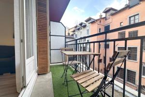 a balcony with a table and chairs on a balcony at #AR Le Saint François Hypercentre in Grenoble