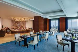 Restaurace v ubytování The Ritz-Carlton Jakarta, Pacific Place