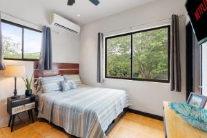 Postel nebo postele na pokoji v ubytování Suite 4 Sloth - Pool&Beach 3 BR Condo