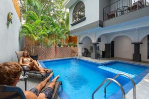 Bazén v ubytování Suite 4 Sloth - Pool&Beach 3 BR Condo nebo v jeho okolí