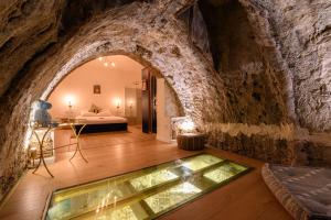 Tel-Aviv LALA Boutique Hotel内部或周边的泳池