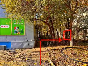 a red arrow pointing to a building with a tree at GOLD Apartment - Tomis Nord in Constanţa