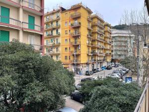 Bangunan di mana terletaknya rumah tamu ini