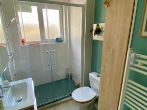 Ένα μπάνιο στο Avril - Appartement Centre Ville Concarneau +24 φωτογραφίες