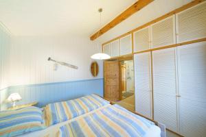 Postel nebo postele na pokoji v ubytování Ferienhaus Strandkorb