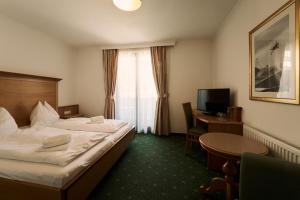 Posteľ alebo postele v izbe v ubytovaní Hotel Martini Kaprun - including summercard & breakfast
