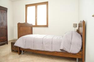 a bedroom with a bed and a window at CasArmando Casa Vacanze in Foligno