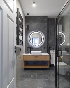 Kúpeľňa v ubytovaní Glow Apartments - Apartamenty Studio KOZIA Gdańsk Śródmieście