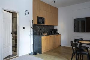Kuchyňa alebo kuchynka v ubytovaní Glow Apartments - Apartamenty Studio KOZIA Gdańsk Śródmieście