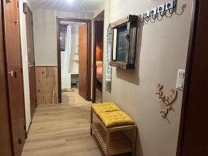 A television and/or entertainment centre at Le Repaire des Cimes - Proche des pistes