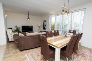 a living room with a table and a couch at Complex Saint-George spacious apartment 2 bedrooms 2 bathrooms, great seaview in Kavarna