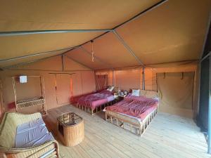 Postel nebo postele na pokoji v ubytování Annapurna Royal Camp