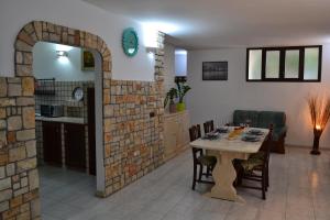 Kuchyň nebo kuchyňský kout v ubytování TAVERNETTA DEL BORGO