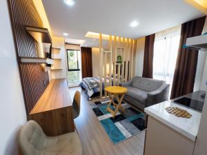 Khu vực ghế ngồi tại Modern, central and welcoming +6 ảnh