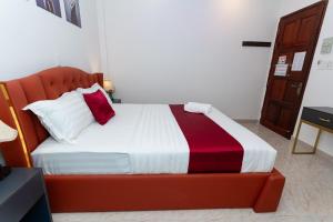Postel nebo postele na pokoji v ubytování The Eros Hotel