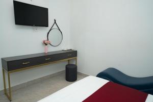 TV a/nebo společenská místnost v ubytování The Eros Hotel