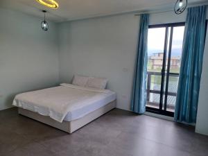 Postel nebo postele na pokoji v ubytování 小白兔愛跳舞包棟