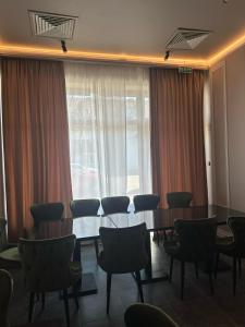 a conference room with a table and chairs at Hotel COLISEUM in Calafat